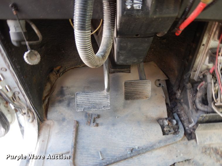 image for item DC2035 2001 Freightliner FLD120 Classic  semi truck