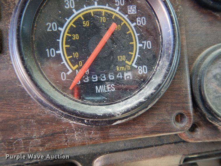 image for item DC2035 2001 Freightliner FLD120 Classic  semi truck