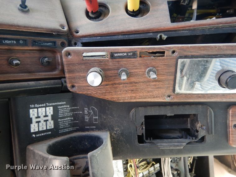 image for item DC2035 2001 Freightliner FLD120 Classic  semi truck