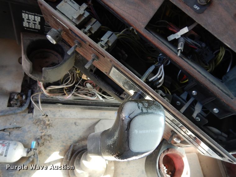 image for item DC2035 2001 Freightliner FLD120 Classic  semi truck