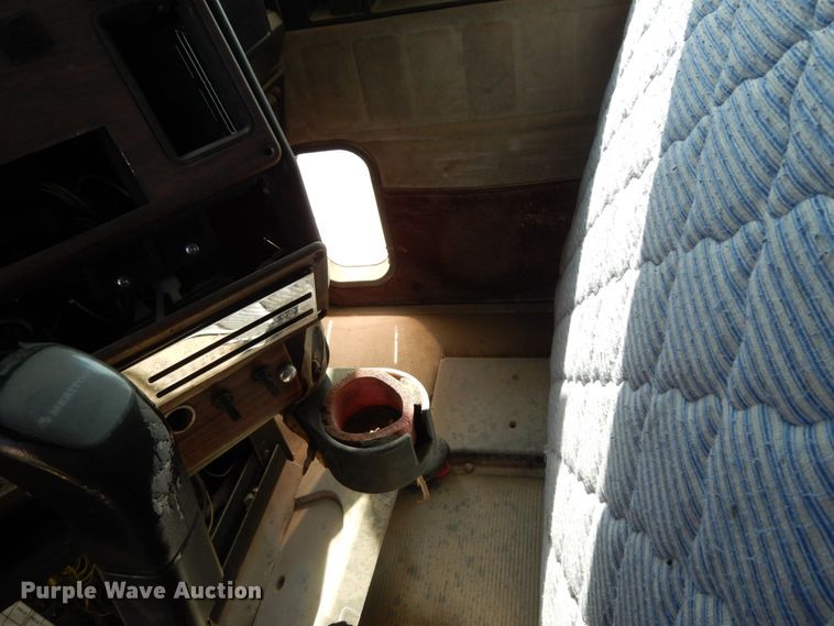 image for item DC2035 2001 Freightliner FLD120 Classic  semi truck