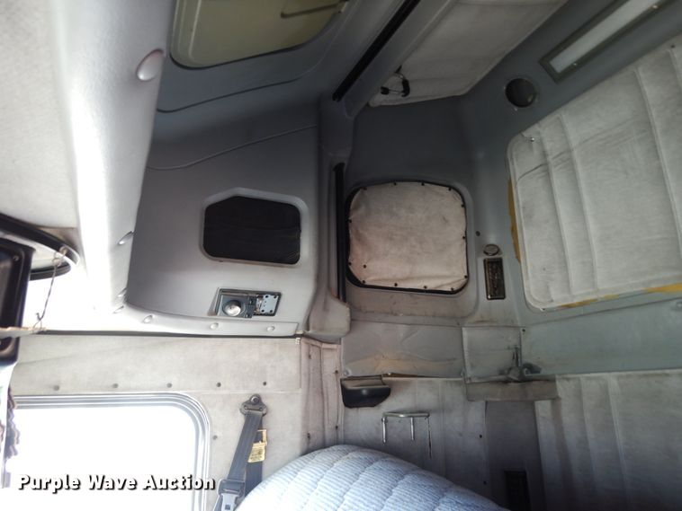 image for item DC2035 2001 Freightliner FLD120 Classic  semi truck