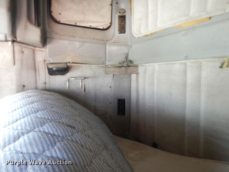 image for item DC2035 2001 Freightliner FLD120 Classic  semi truck