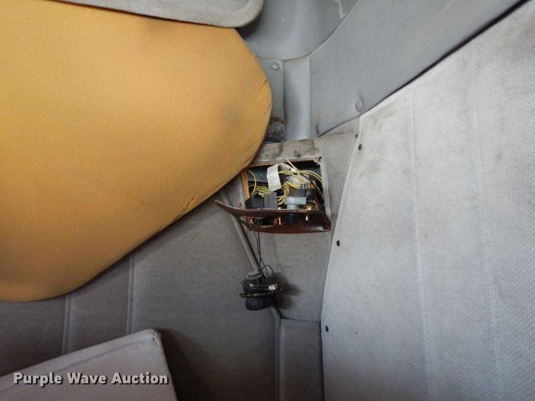 image for item DC2035 2001 Freightliner FLD120 Classic  semi truck