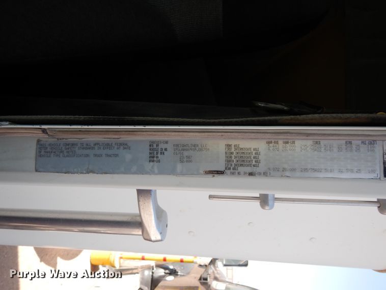 image for item DC2035 2001 Freightliner FLD120 Classic  semi truck