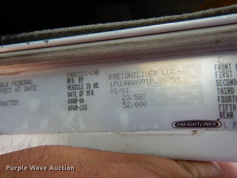 image for item DC2035 2001 Freightliner FLD120 Classic  semi truck