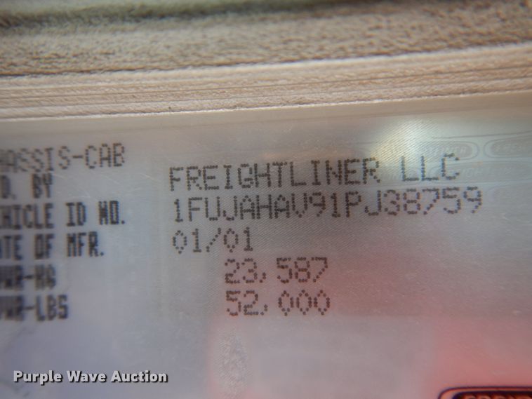 image for item DC2035 2001 Freightliner FLD120 Classic  semi truck