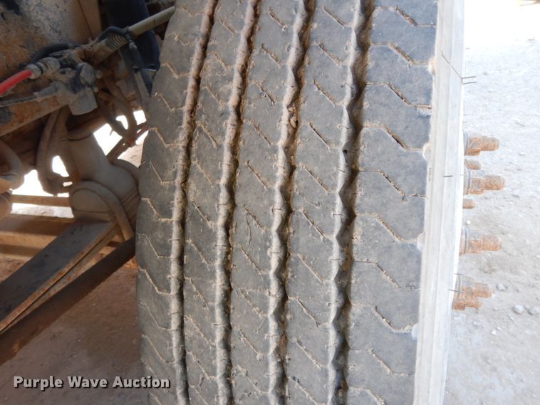 image for item DC2035 2001 Freightliner FLD120 Classic  semi truck