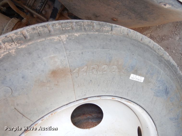 image for item DC2035 2001 Freightliner FLD120 Classic  semi truck