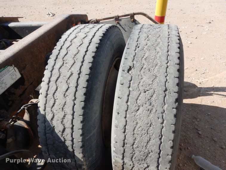 image for item DC2035 2001 Freightliner FLD120 Classic  semi truck