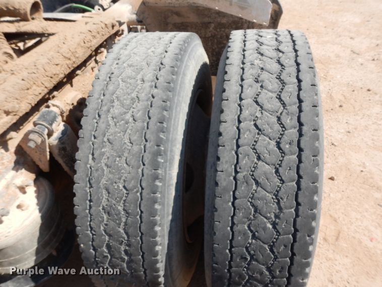 image for item DC2035 2001 Freightliner FLD120 Classic  semi truck