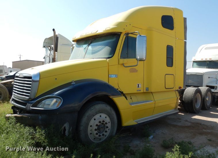 image for item DC2036 2008 Freightliner Columbia 120  semi truck