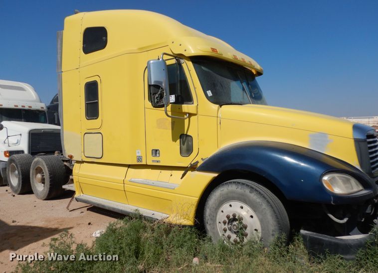image for item DC2036 2008 Freightliner Columbia 120  semi truck