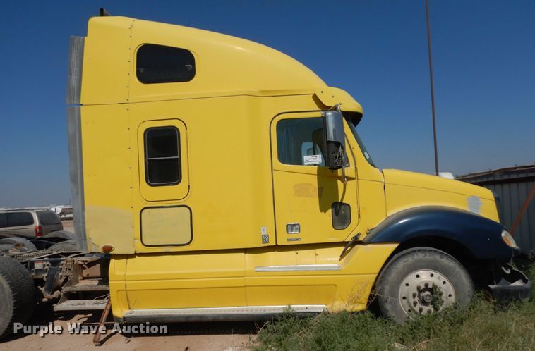 image for item DC2036 2008 Freightliner Columbia 120  semi truck