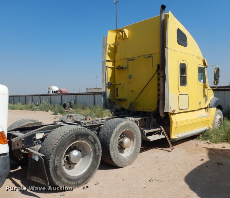 image for item DC2036 2008 Freightliner Columbia 120  semi truck