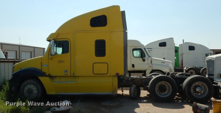 image for item DC2036 2008 Freightliner Columbia 120  semi truck
