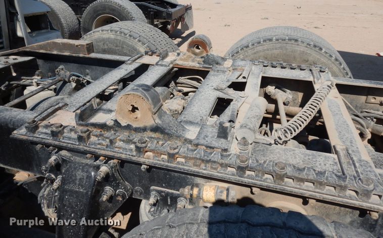 image for item DC2036 2008 Freightliner Columbia 120  semi truck