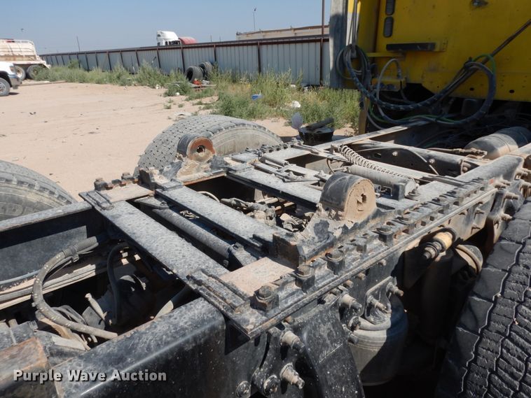 image for item DC2036 2008 Freightliner Columbia 120  semi truck