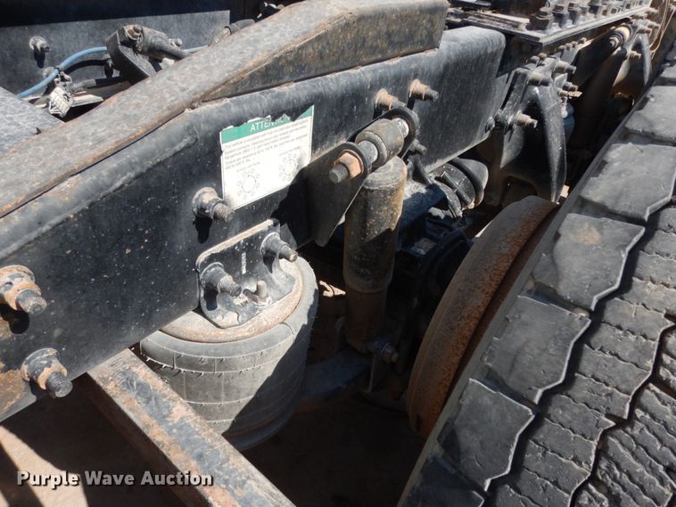 image for item DC2036 2008 Freightliner Columbia 120  semi truck