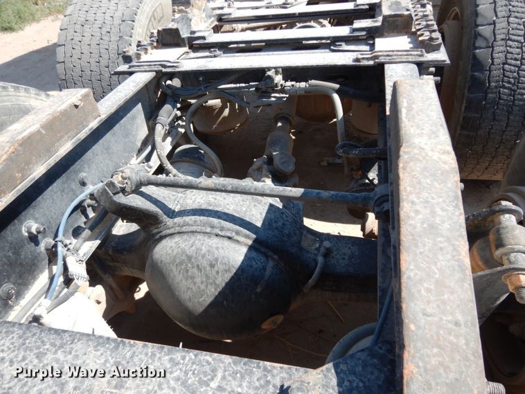 image for item DC2036 2008 Freightliner Columbia 120  semi truck