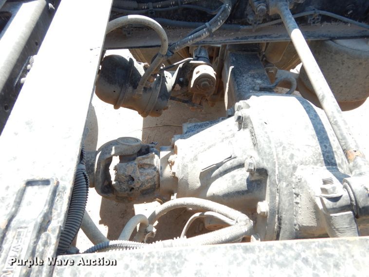 image for item DC2036 2008 Freightliner Columbia 120  semi truck