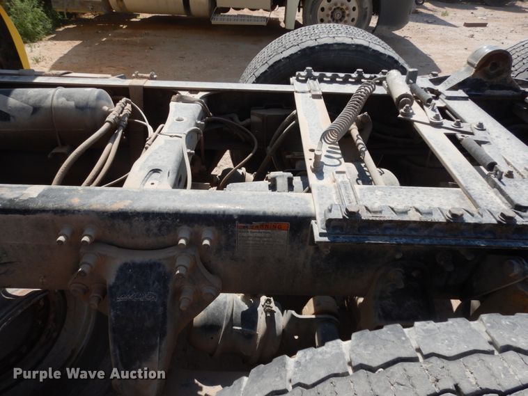 image for item DC2036 2008 Freightliner Columbia 120  semi truck