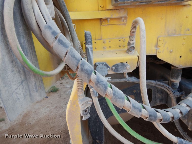 image for item DC2036 2008 Freightliner Columbia 120  semi truck