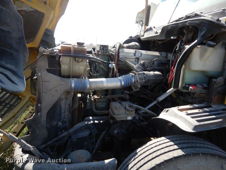 image for item DC2036 2008 Freightliner Columbia 120  semi truck