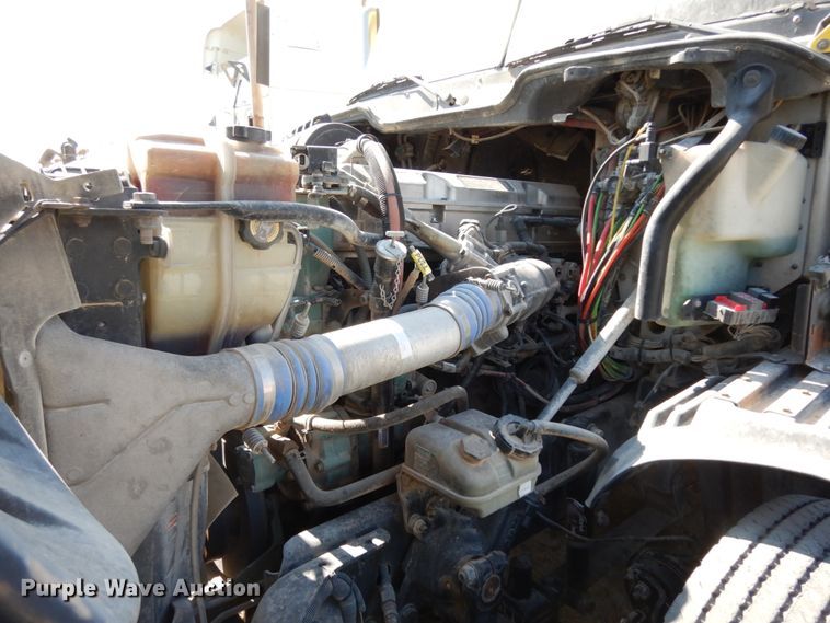 image for item DC2036 2008 Freightliner Columbia 120  semi truck