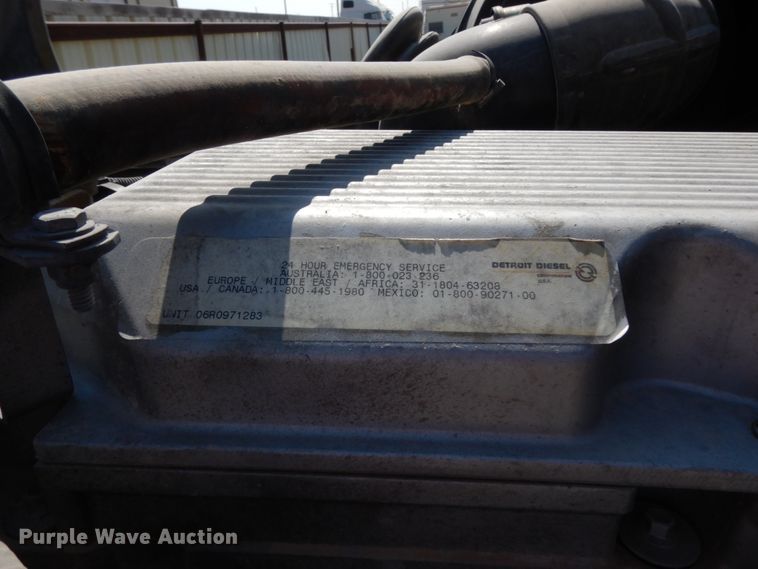 image for item DC2036 2008 Freightliner Columbia 120  semi truck