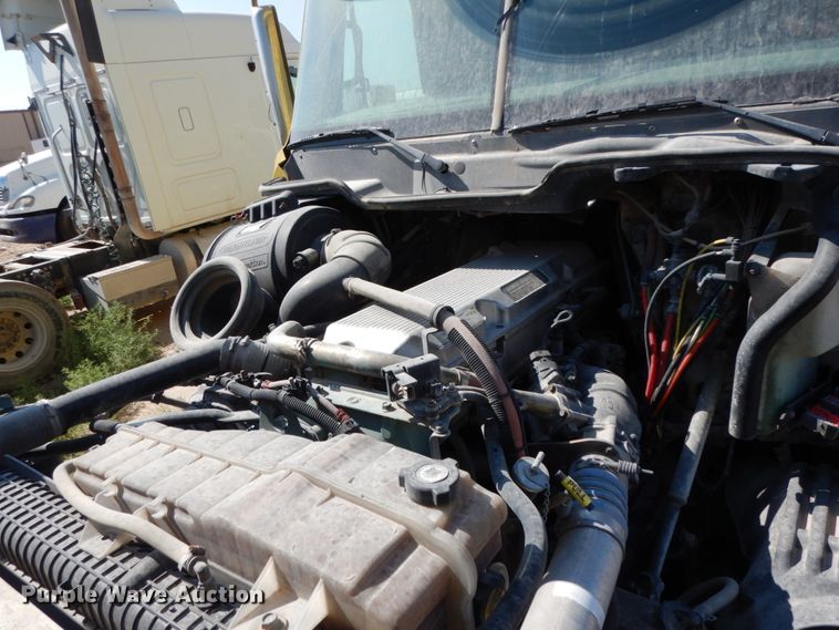 image for item DC2036 2008 Freightliner Columbia 120  semi truck