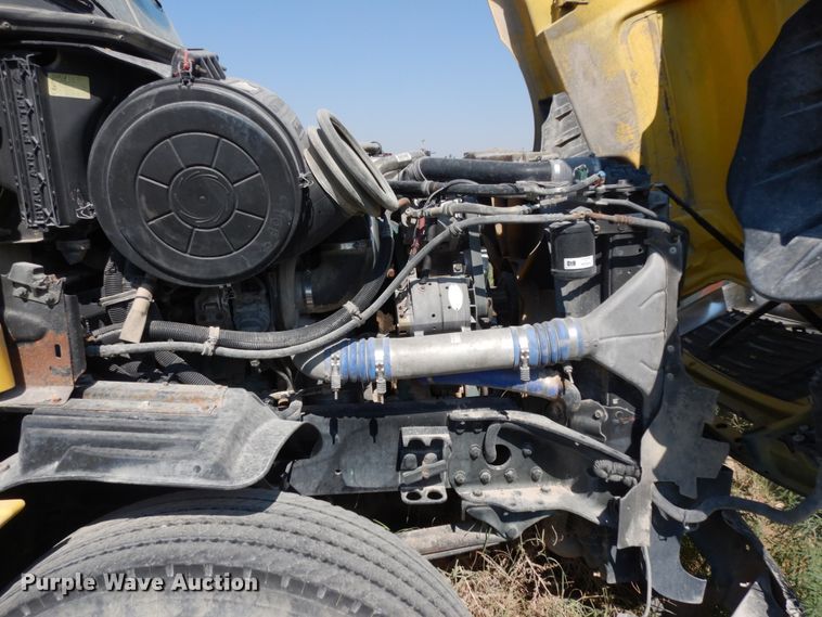 image for item DC2036 2008 Freightliner Columbia 120  semi truck