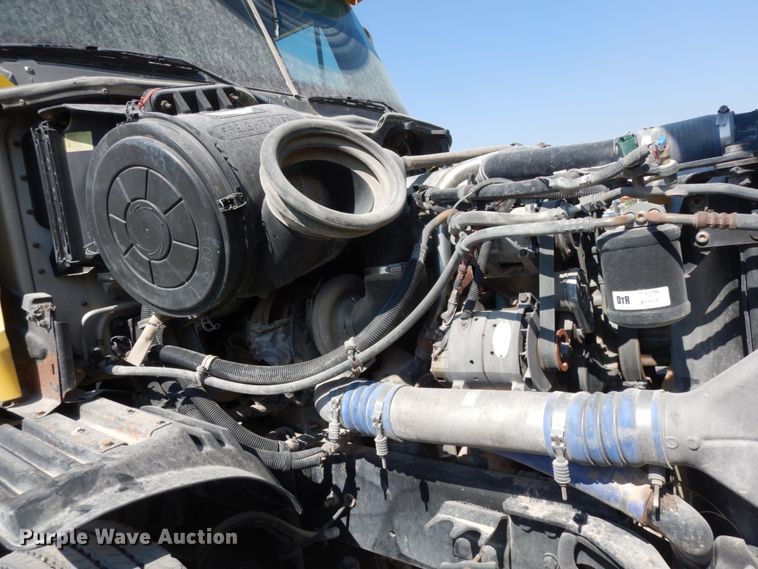 image for item DC2036 2008 Freightliner Columbia 120  semi truck