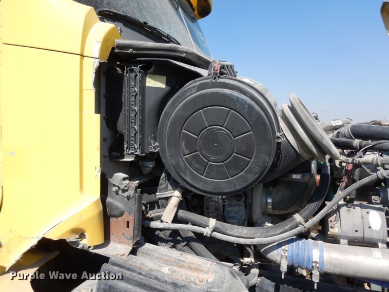 image for item DC2036 2008 Freightliner Columbia 120  semi truck