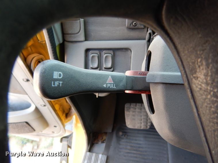 image for item DC2036 2008 Freightliner Columbia 120  semi truck