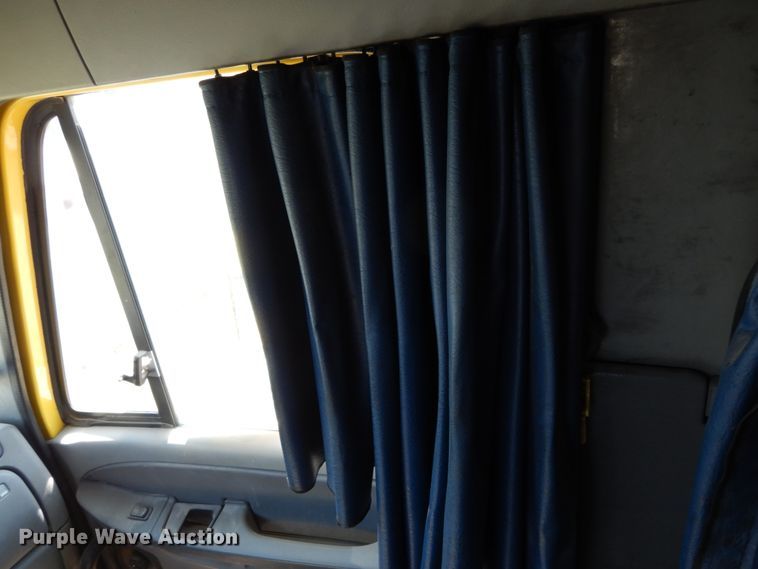 image for item DC2036 2008 Freightliner Columbia 120  semi truck