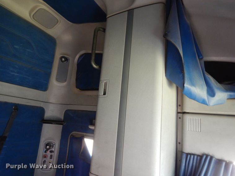 image for item DC2036 2008 Freightliner Columbia 120  semi truck