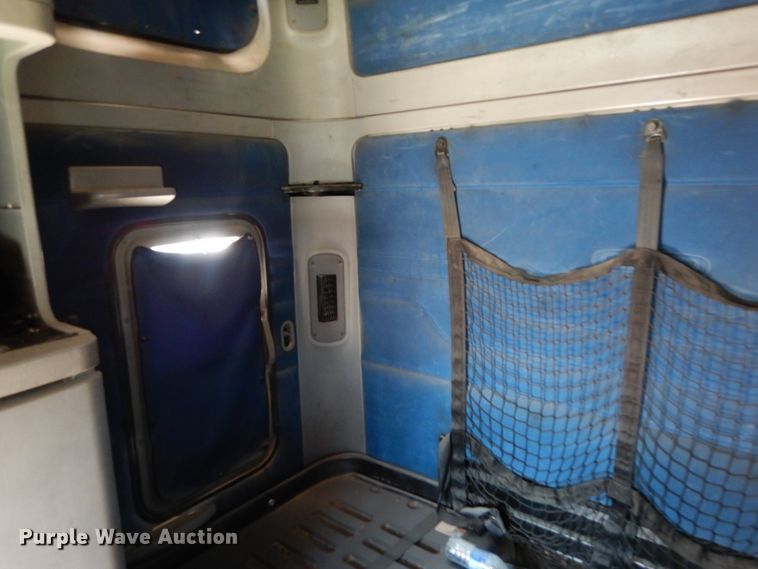 image for item DC2036 2008 Freightliner Columbia 120  semi truck