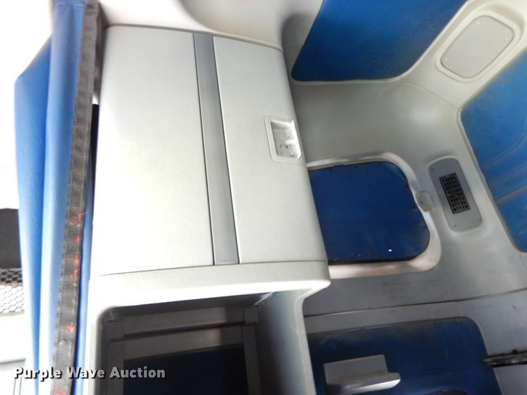 image for item DC2036 2008 Freightliner Columbia 120  semi truck