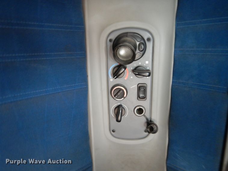 image for item DC2036 2008 Freightliner Columbia 120  semi truck