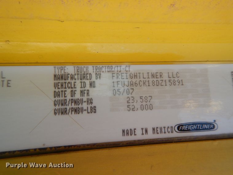 image for item DC2036 2008 Freightliner Columbia 120  semi truck