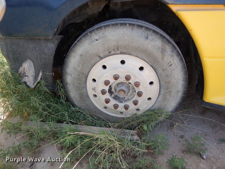 image for item DC2036 2008 Freightliner Columbia 120  semi truck