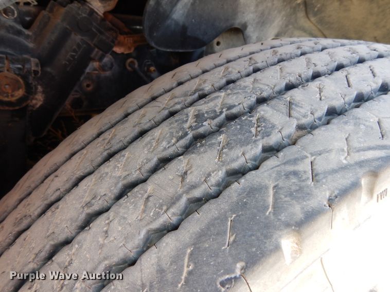 image for item DC2036 2008 Freightliner Columbia 120  semi truck