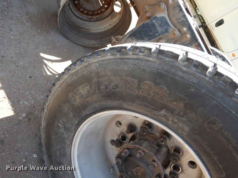 image for item DC2036 2008 Freightliner Columbia 120  semi truck