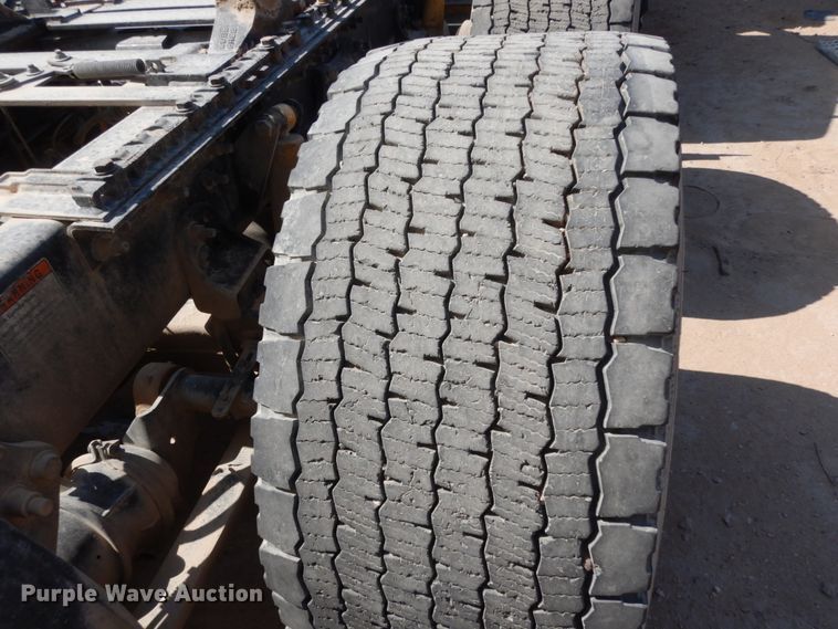 image for item DC2036 2008 Freightliner Columbia 120  semi truck