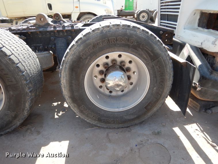 image for item DC2036 2008 Freightliner Columbia 120  semi truck