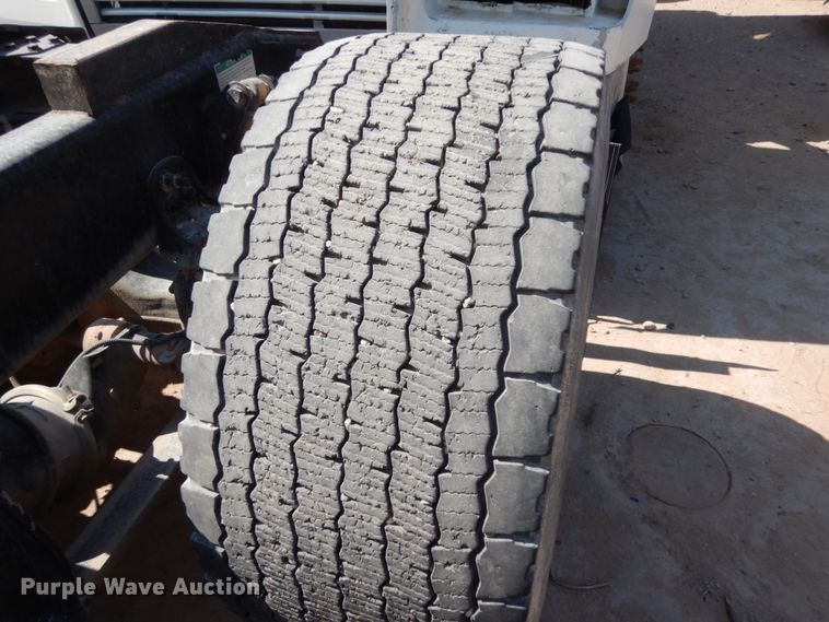 image for item DC2036 2008 Freightliner Columbia 120  semi truck