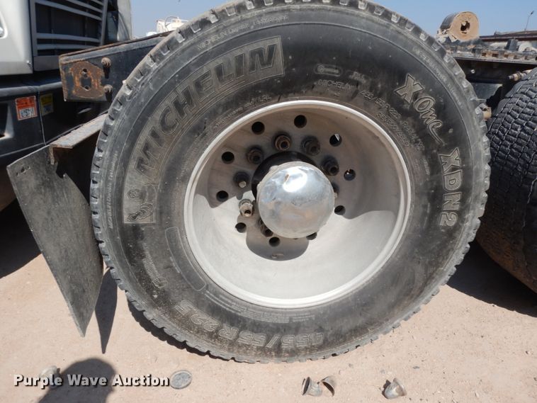 image for item DC2036 2008 Freightliner Columbia 120  semi truck