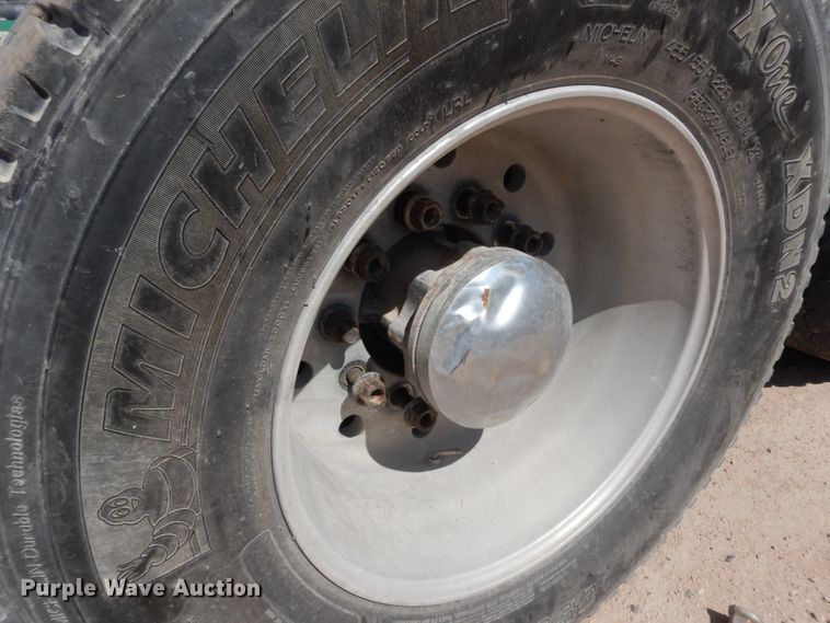 image for item DC2036 2008 Freightliner Columbia 120  semi truck