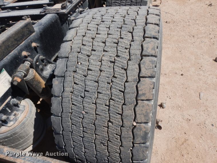 image for item DC2036 2008 Freightliner Columbia 120  semi truck